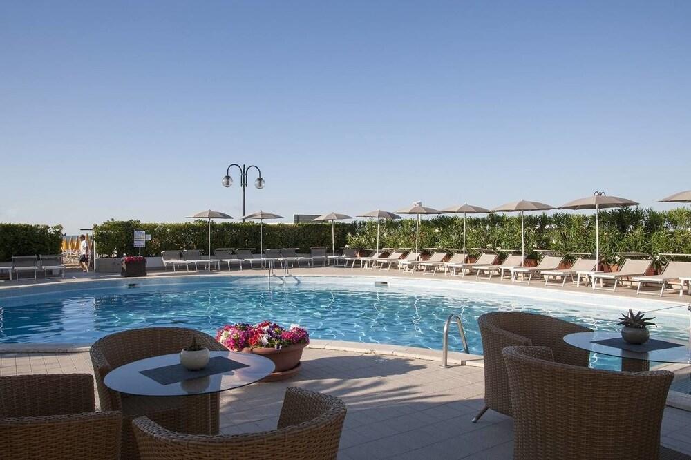 Hotel Delle Mimose Lido di Jesolo Exterior foto